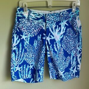 Lilly Pulitzer The Chipper Short 0. Good Reef print; vibrant blues/ sea design